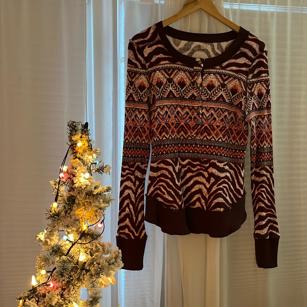 Free People ribbed Henley 3/4 button up shirt. Size XL